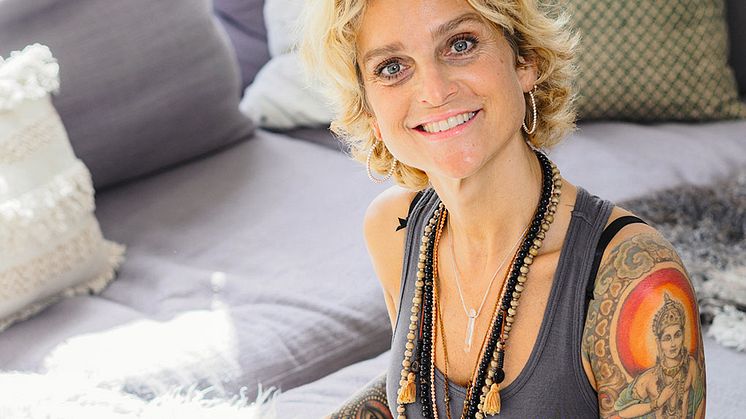 Henriette Lien vier sitt liv til yoga, pust og balanse, og reiser Norge og verden rundt for å undervise og holde kurs. Foto: Johs Bøe
