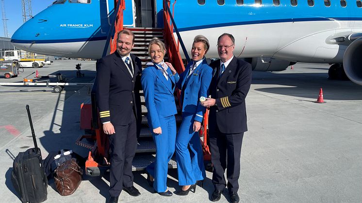 31. mars 2002 gikk den første av utallige flyturer med KLM fra Værnes i Trondheim til Schiphol i Amsterdam, og siden den første turen har KLM fraktet nesten like mange som hele Norges befolkning til Amsterdam og videre ut i verden fra Værnes. 