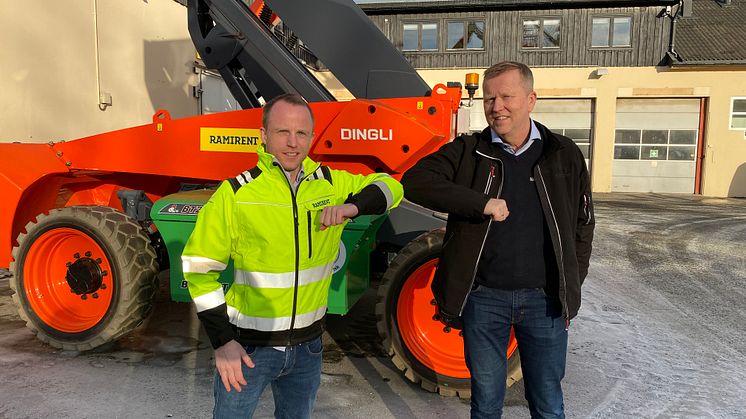 Avtale: Per-Arne Eliassen, Fleet and Sourcing Manager i Ramirent Norge og Per Åge Nymann, direktør marked og salg Nettpartner