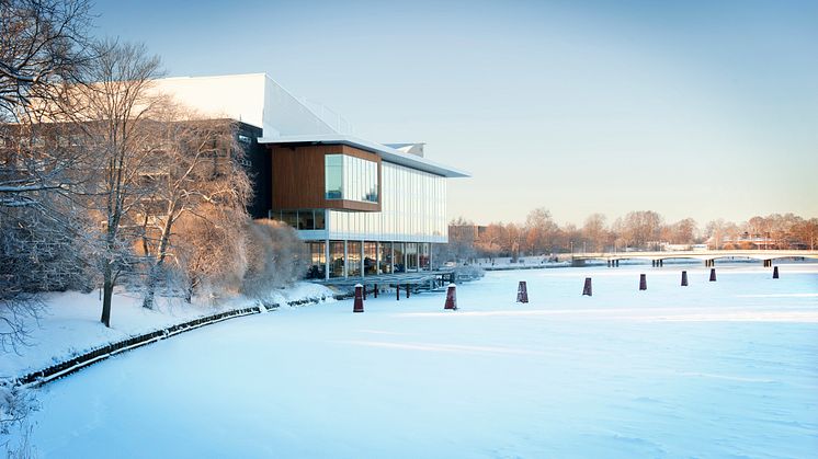 Karlstad CCC i vinterskrud taget från stenbron