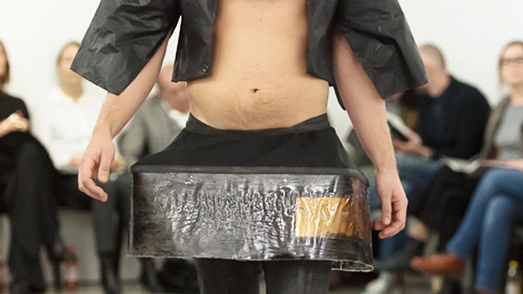 Joonas Karhumaa - Täysin rotsi auki / Unbuttoned