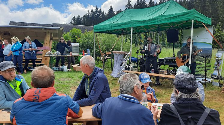 feierliche Einweihung mit dem Duo Aaflug als musikalische Umrahmung_Foto TVE_Claudia Brödner.jpg