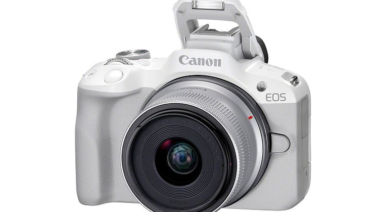 Canon EOS R50_White_FrontSlantLeft_RF-S18-45mm(SL)_Flash