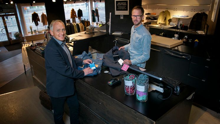 Pictured, from left, Stefan Jörkander, CEO of Connect Companies and Fredric Kjellberg, logistics and IT manager at Ted Bernhardtz At Work. Photo: Magnus Gotander, Bilduppdraget