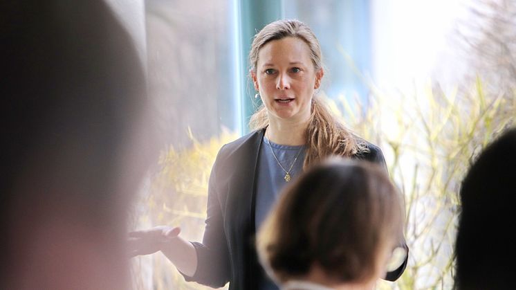 Dr. Isabell Stamm bei der eröffnung der Tagung Die soziale Absicherung von Risiken bei selbstständiger und hybrider Erwerbsarbeit“ an der Uni Vechta am 16.3.23