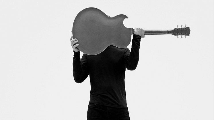Omslag "So Happy It Hurts". Foto: Bryan Adams