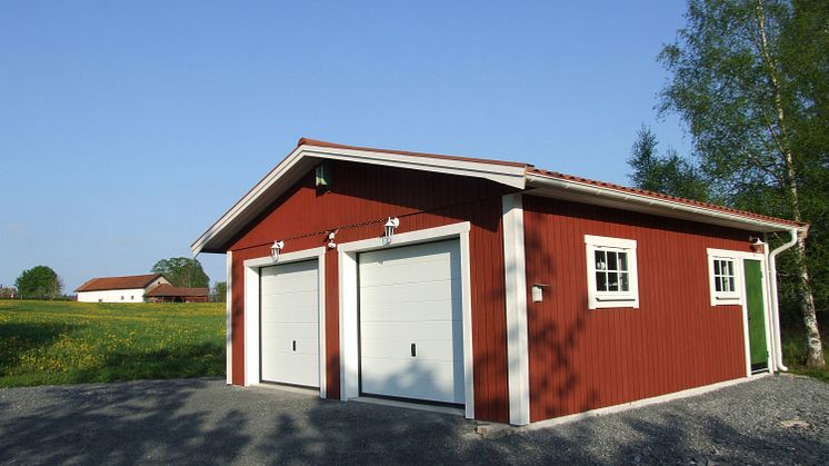 Rött dubbelgarage från Lövångers Bygg