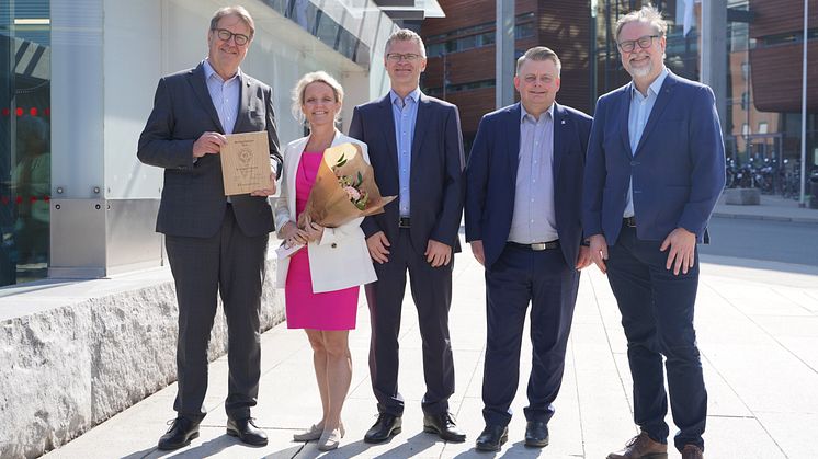 Fra venstre: Per Magne Mathisen, Sporveien T-banen, Birte Sjule, Sporveien, Pål Silseth, Norsk Bærekraftbarometer, Torgeir Kristiansen, Sporveien og Bengt Lorentzen, Norsk Bærekraftbarometer. Foto: Sporveien