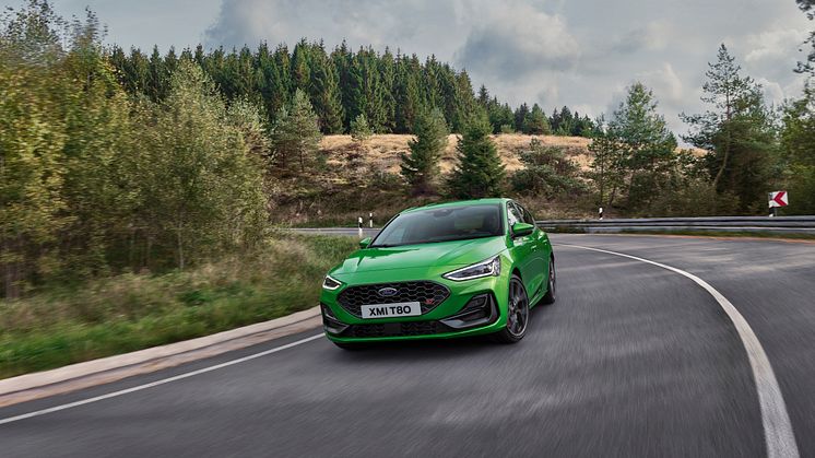 2021_FORD_FOCUS_ST_OUTDOOR_01