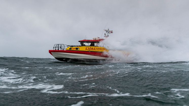 En av de tidigare båtarna i Hallberg Rassy-klassen testas i hårt väder