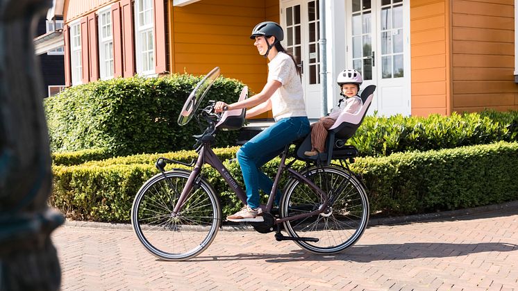 Pressemitteilung Paul Lange & Co. | Bobike Fahrradkindersitz mit Schlaffunktion