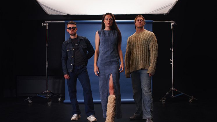 estraden är ute med sitt efterlängtade album "20-nånting" 