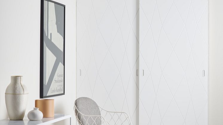 Elfa_sliding_doors_Linear_Gravity