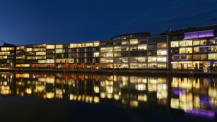 Köper vi LED-lampor eller glödlampor och släcker vi efter oss eller inte? Designas byggnaden för anpassning och ombyggnad? Sorteras byggmaterial för återanvändning vid rivning?