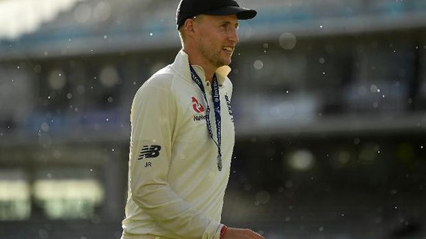 England name Ashes squad
