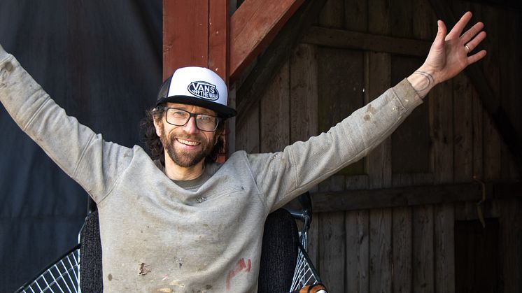 Jonas "Lazy Joe" Henriksson, en av konstnärerna på utställningen Zkrota zkräpet