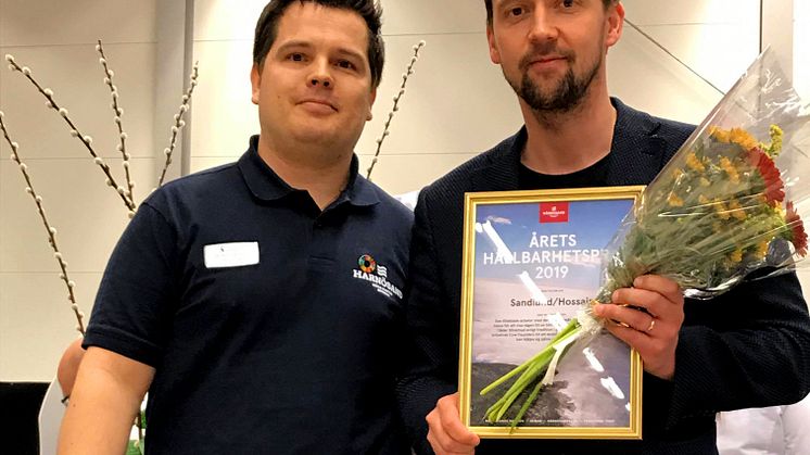Daniel Johannsson delade ut årets hållbarhetspris till Anders Sandlund på Sandlund/Hossain.