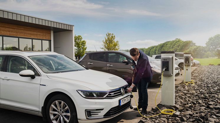 Bee och Autolease har inlett ett samarbete gällande laddning av eldrivna tjänstebilar