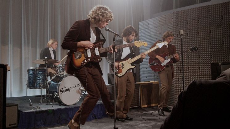 Hvitmalt Gjerde/Beatles c  Egon Endrényi - Storm Rosenberg AS