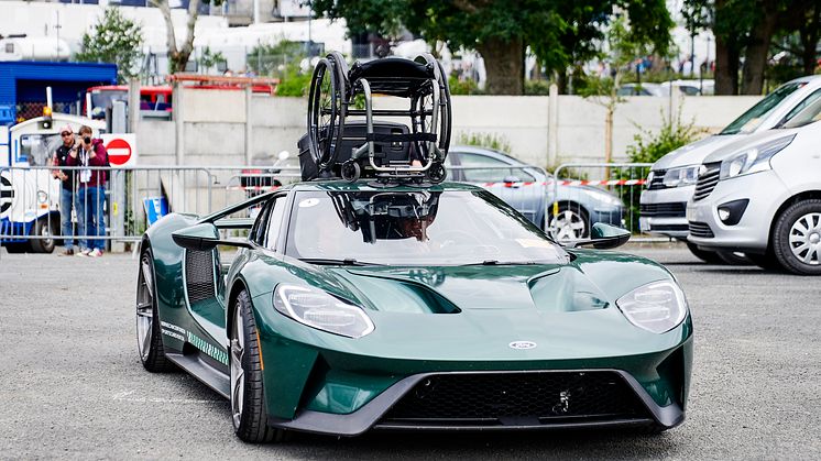 Sjældent syn ved Le Mans - Ford GT med kørestol på taget! 