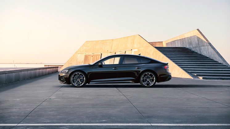 Audi RS 5 Sportback med competition plus pakke (Sebringsort krystaleffekt)