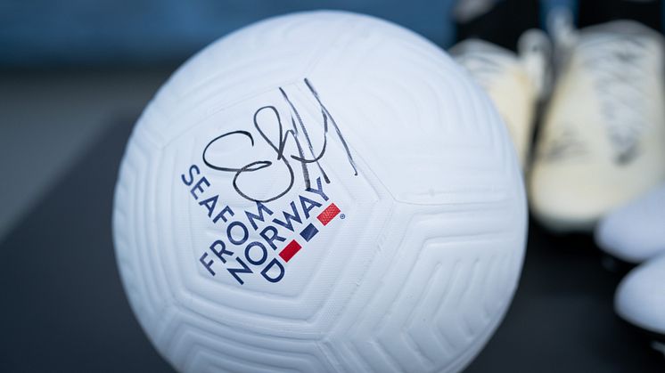 _7_SeafoodFromNorway-Haaland signed football
