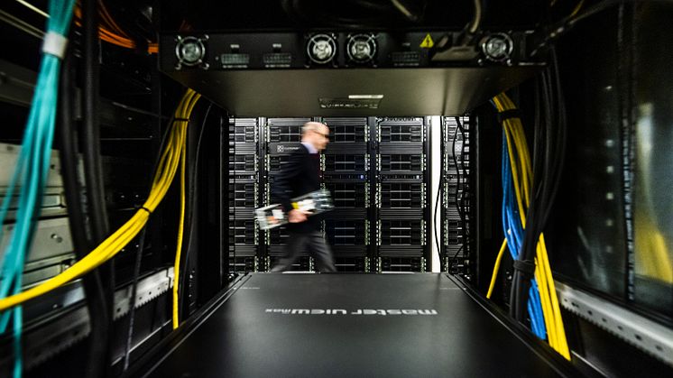 Niclas Andersson, teknisk chef, i datorhallen vid Nationellt superdatorcentrum, NSC. Foto Thor Balkhed.