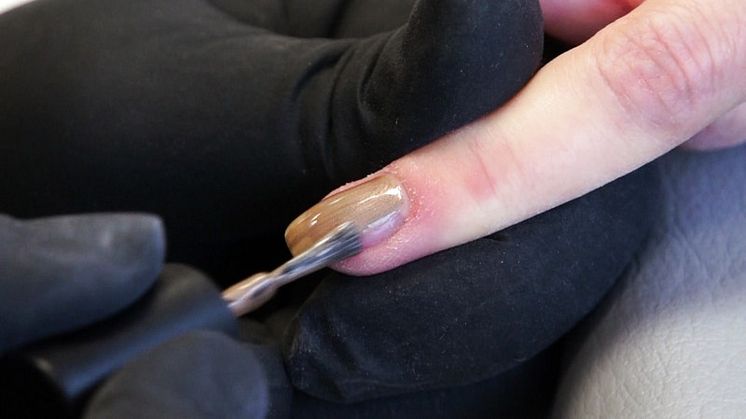 LCN Polish Strip Off Base - striptease för naglarna