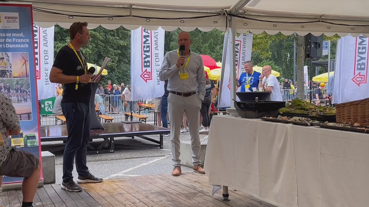 Den tidligere Tour de France-vinder Bjarne Riis blev interviewet af konferenciers og sportsjournalist Anders Sigdal ved Bygmas VIP-arrangementer i de tre danske målbyer