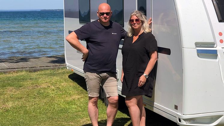 Malin och Lasse Mellstrand, grundare av bokningsplattformen Hollistay, lanserar nu en "app" för campingboenden i Sverige, Norge, Finland och Danmark.