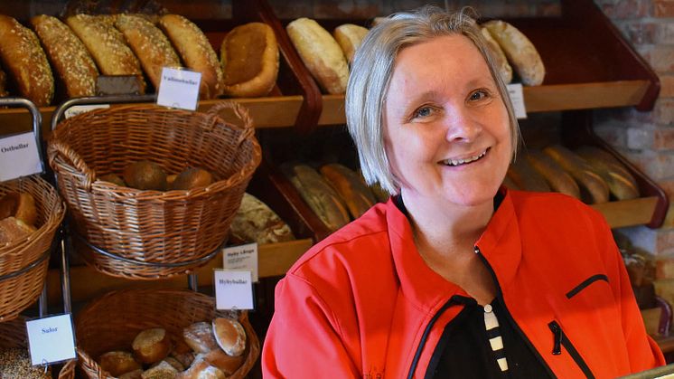 Carina Levin som driver Vismarlövs Café och Bagarstuga.