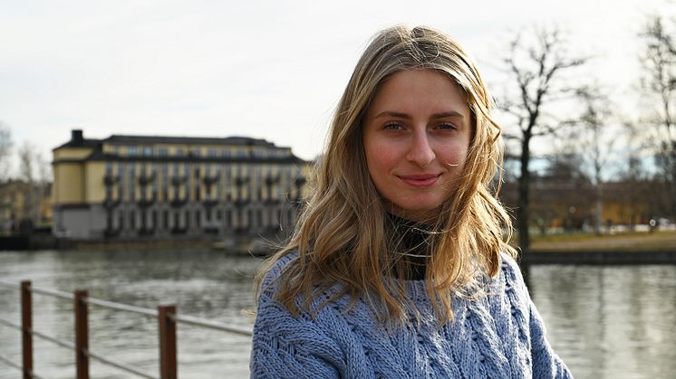 "Det känns bra att vara här och som rätt bransch för mig", säger Merissa Bajrektarevic som gör sju veckor praktik på Energikontoret i Mälardalen. 
