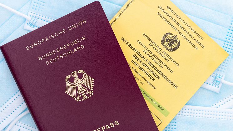 Immunitetspass kommer med löftet att vi sakta kan gå tillbaka till ett socialt liv och en mer normal ekonomi, men fördelarna med dem kommer att fördelas ojämnt och det är inte uppenbart att de är etiska.