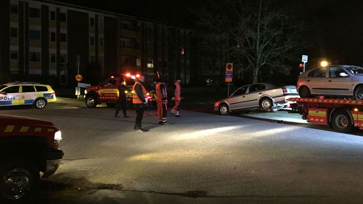 Bild från kommunens och polisens gemensamma insats mot målvaktsbilar i Göteborg natten till 25 april 2017.