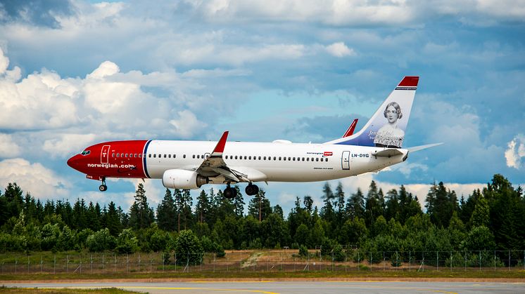 737-800 landing