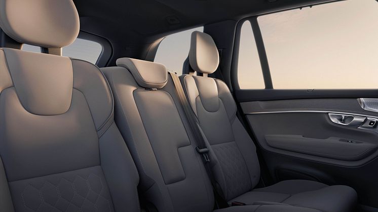 New_Volvo_XC90_Interiors.jpg