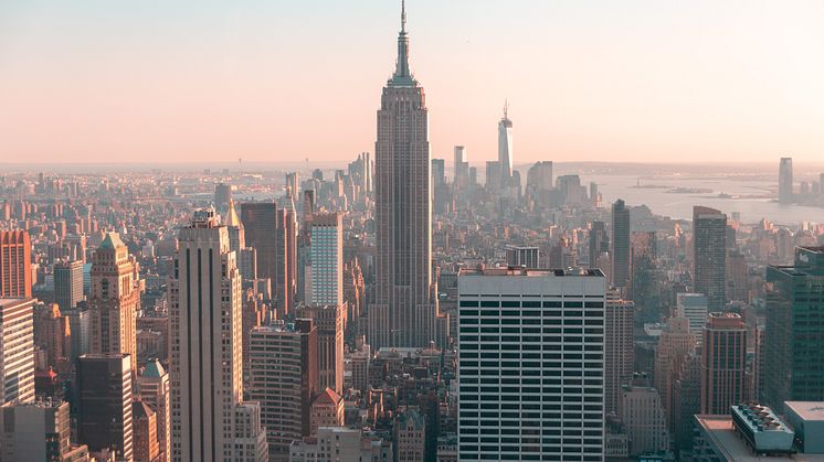 Known for its vast network of nearly 12,000 elevator displays located in 1,600 premier office buildings across North America, Captivate connects advertisers with 13 million unique monthly viewers