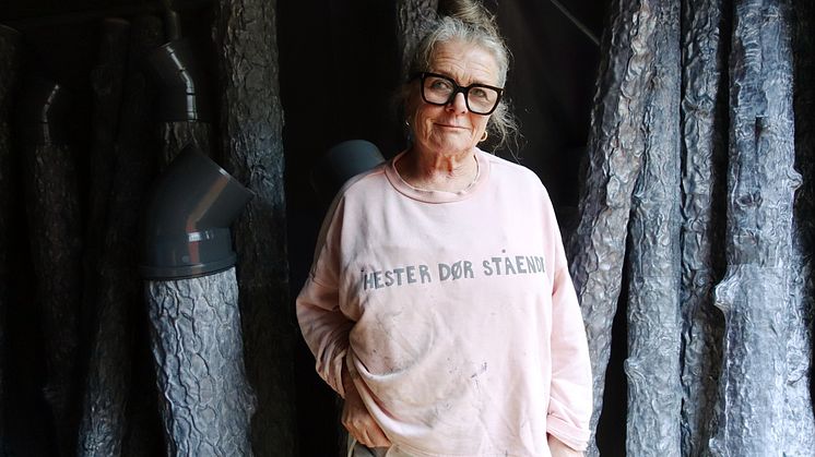 Hanne Tyrmi i sitt atelier. Foto: Eline Mugaas