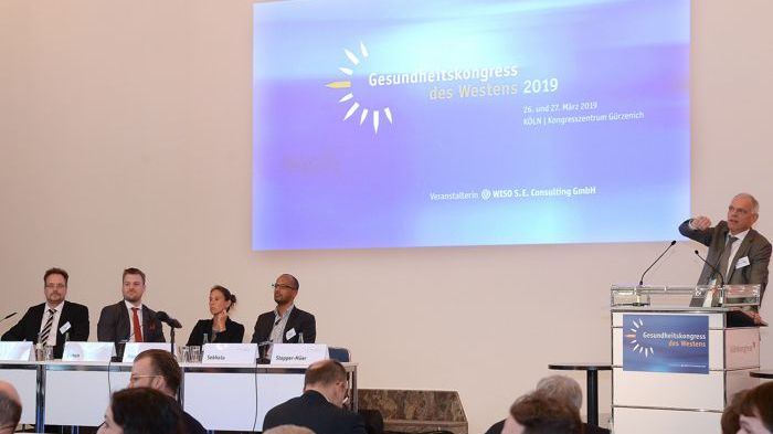 Diskutierten die Digitalisierung der Reha: Heiko Gerber, Benedikt Simon, Jessica Hanneken, Jared Sebhatu, Joachim Stapper-Müer (v.l.). Foto: WISO/Schmidt-Dominé 