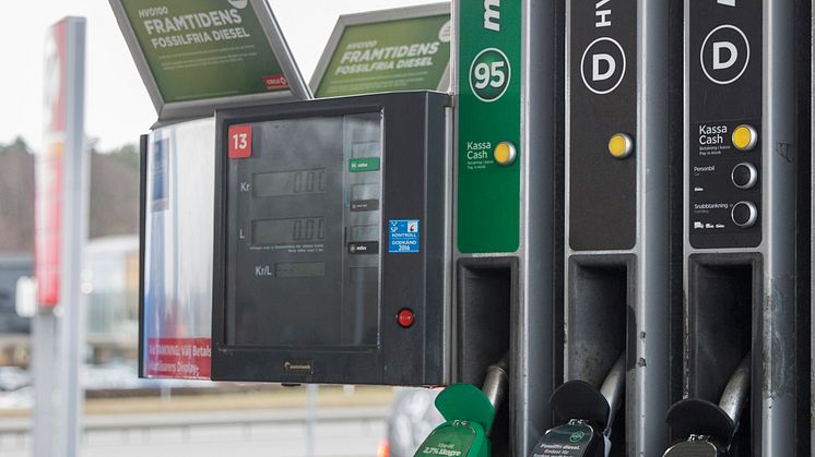 Fotograf: Karin Wildheim. Nu tar Circle K nästa steg genom att även erbjuda HVO100 till personbilar på sex stationer i Stockholmsområdet.