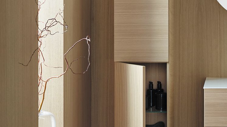 Coco von burgbad ist gemacht, um selbst kleine, urbane Räume mit einem anspruchsvollen Interior Design-Konzept zu gestalten. 