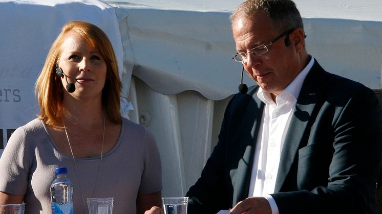 Centerns partiledare Annie Lööf och Volvos VD Martin Lundstedt.
