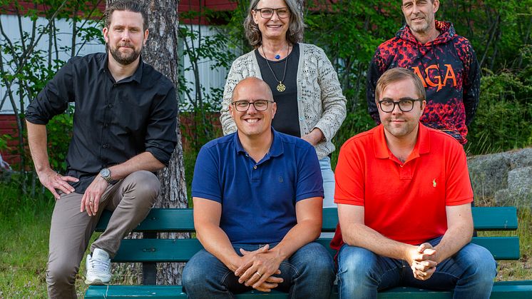 Övre raden från vänster: Andreas Tollefors Bristam (HSB Stockholm), Susanne Vestergren (styrelseledamot), Jens Storberget (ordförande). Nedre raden från vänster: Fredrik Ek (styrelseledamot), Per Forsmark (styrelseledamot).