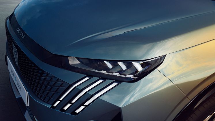 PEUGEOT_E5008_2403GJ_510