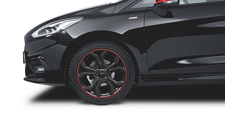 FordFiesta_RedBlack_03