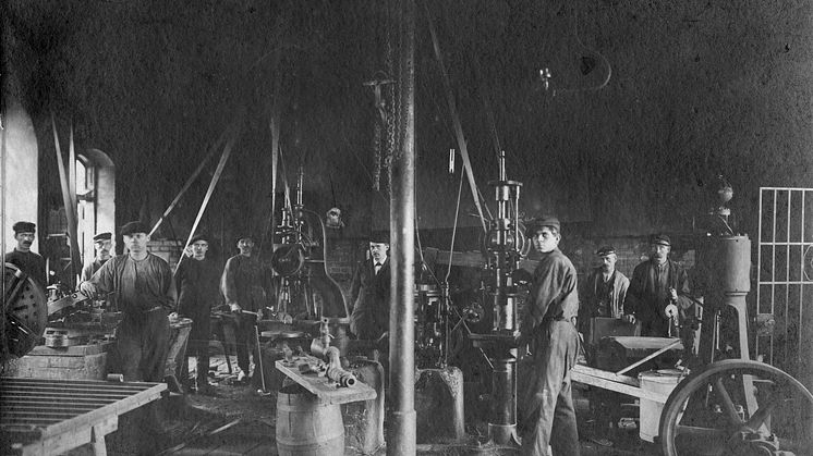 Ljunggrens mekaniska verkstad var verksam i Kristianstad 1861-1925. Fotografiet är taget någon gång mellan 1915-1919.