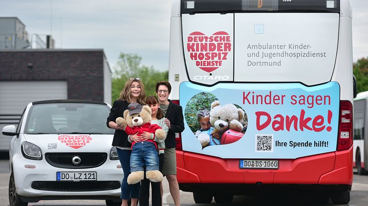 DSW21-Vorstandsvorsitzende Heike Heim (rechts) und Botschafterin des Dortmunder DKD-Dienstes und Birgit Lindstedt (links), Projektleiterin für das bundesweite Botschafternetz der Deutschen Kinderhospiz Dienste.