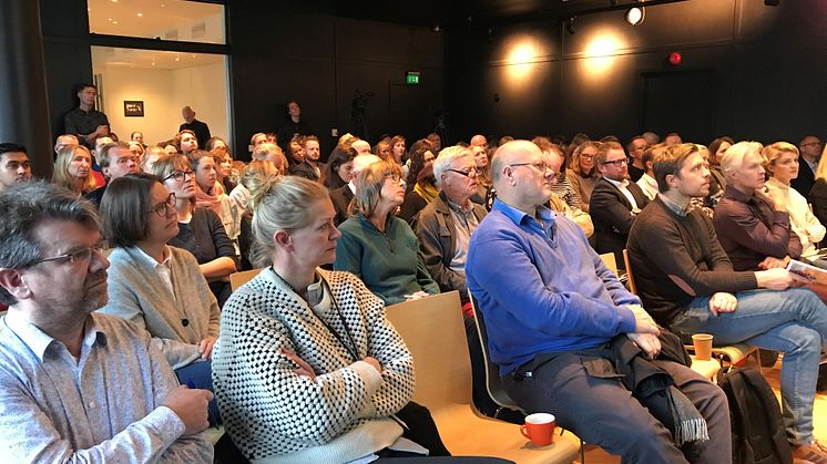 Godt oppmøte på Greenhouse Oslo: Grønn Byggallianse og FutureBuilt arrangerte i dag frokostmøte «Bærekraftig liv mellom husene i serien «Slik kan det gjøres». 