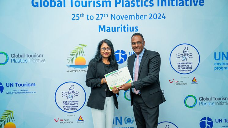 Sydney Pierre, Deputy Minister for Tourism of Mauritius certificate handover.jpg