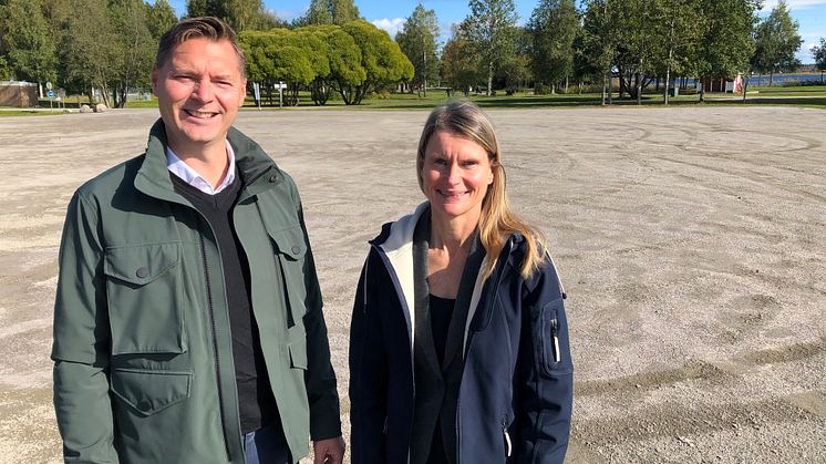 Mattias Lundström, Vd HSB Norr och Maria Adlers, Vd PiteBo på Norrstrand i Piteå.
